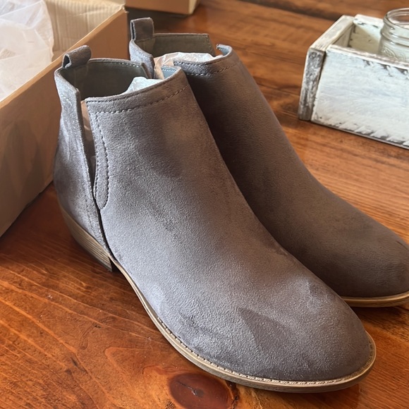 Gray ankle booties NEW - Picture 4 of 5